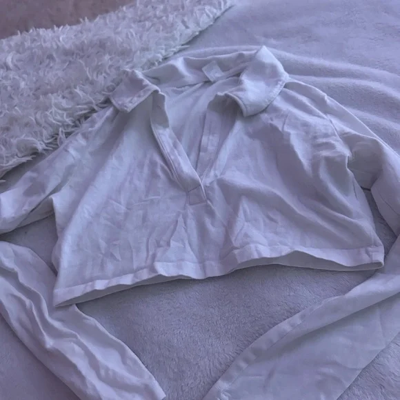 Cropped White Longsleeve - Picture 2 of 3